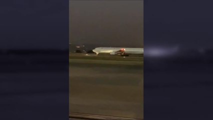 Así ha quedado la rueda que provocó el aterrizaje de emergencia