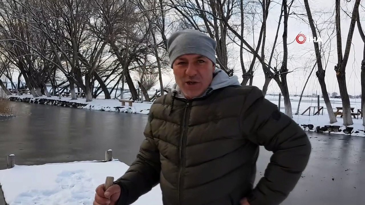 - Soğuk havada Sultan Sazlığı'ndaki göl buz tuttu