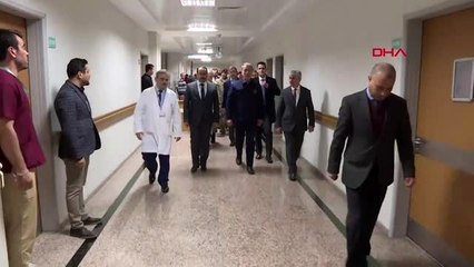 Bakan akar yaralı askerleri ziyaret ettikten sonra havaalanındaki törene katıldı