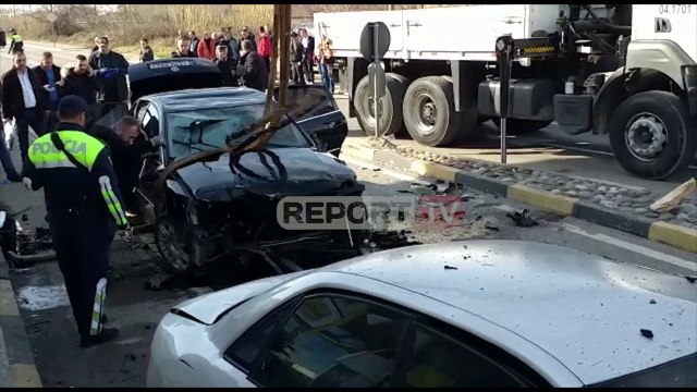 Ndjekje nga Korça dhe të shtëna me armë! Makina e autorit përmbyset në Elbasan