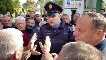 Download Video: Protestë para uzinës së naftës në Ballsh/ Punëtorët kanë 4 muaj pa marrë pagat