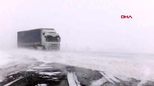 Erzurum karayolunda yoğun tipi nedeniyle kaza meydana geldi-2