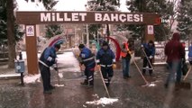 Erzincan’da Lapa Lapa Yağan Kar Görsel Şölen Oluşturdu