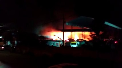 Incêndio destrói barracão de embalagens em Curitiba