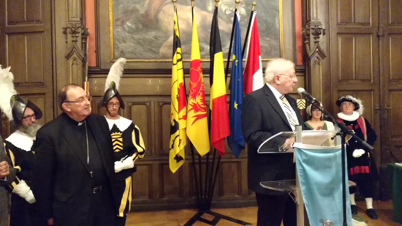 Mons. Passation de président à la procession  de ducasse. Vidéo Eric Ghislain