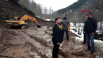 Düzce-iş makinesi dereye yuvarlandı, operatör kayboldu