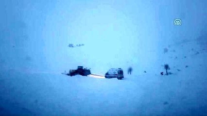 Yolu kardan kapalı köyde fenalaşan yaşlı adam 11 saatte hastaneye ulaştırıldı