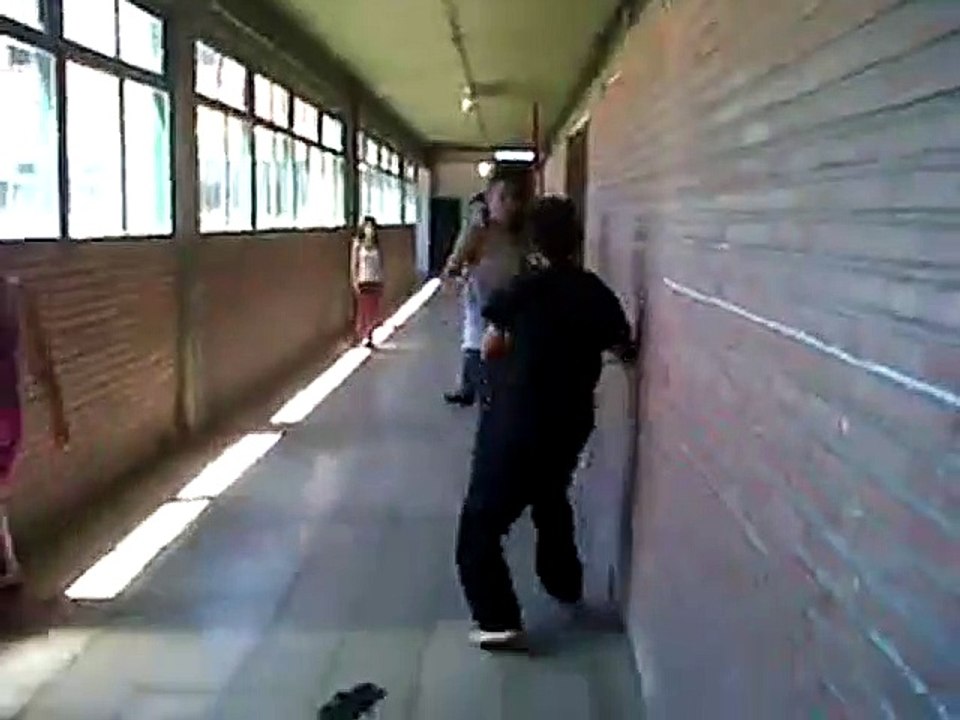 Veneración de la violencia: aparece un video en el que Lucas Pertossi arengaba una pelea en el colegio