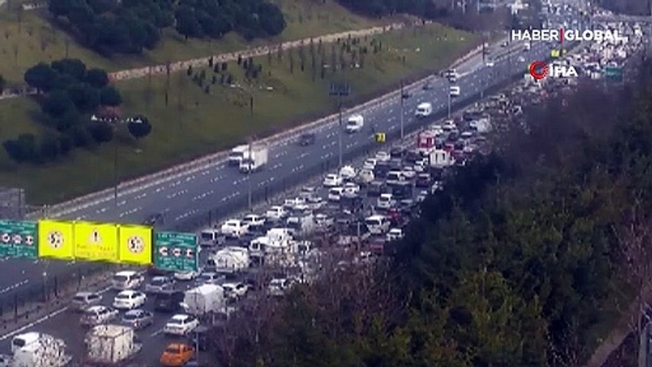 Fatih Sultan Mehmet Köprüsü girişinde kaza! Trafik kilit