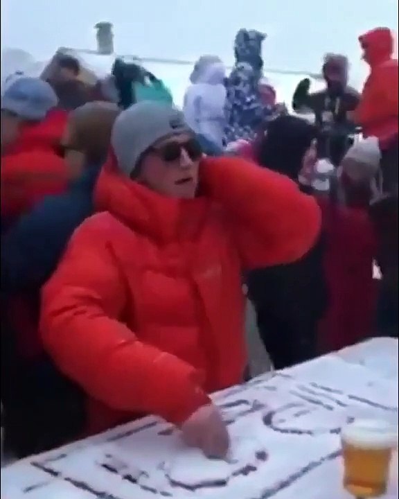 DJ snow met une pure ambiance sous la neige !