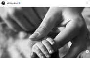 Ashley Graham compartilha foto de filho recém-nascido