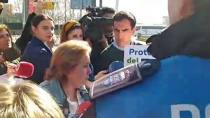 La Policía Municipal de Leganés desaloja a un grupo de Hazte Oir que se repartía trípticos frente a un colegio público