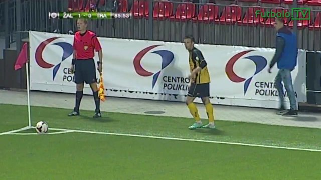 Célébration de but : il monte en tribune s'applaudir !