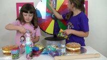 Sophia  e Isabella - Roleta Surpresa - Bolo de Cupcake Especial dia das Crianças Parte 2