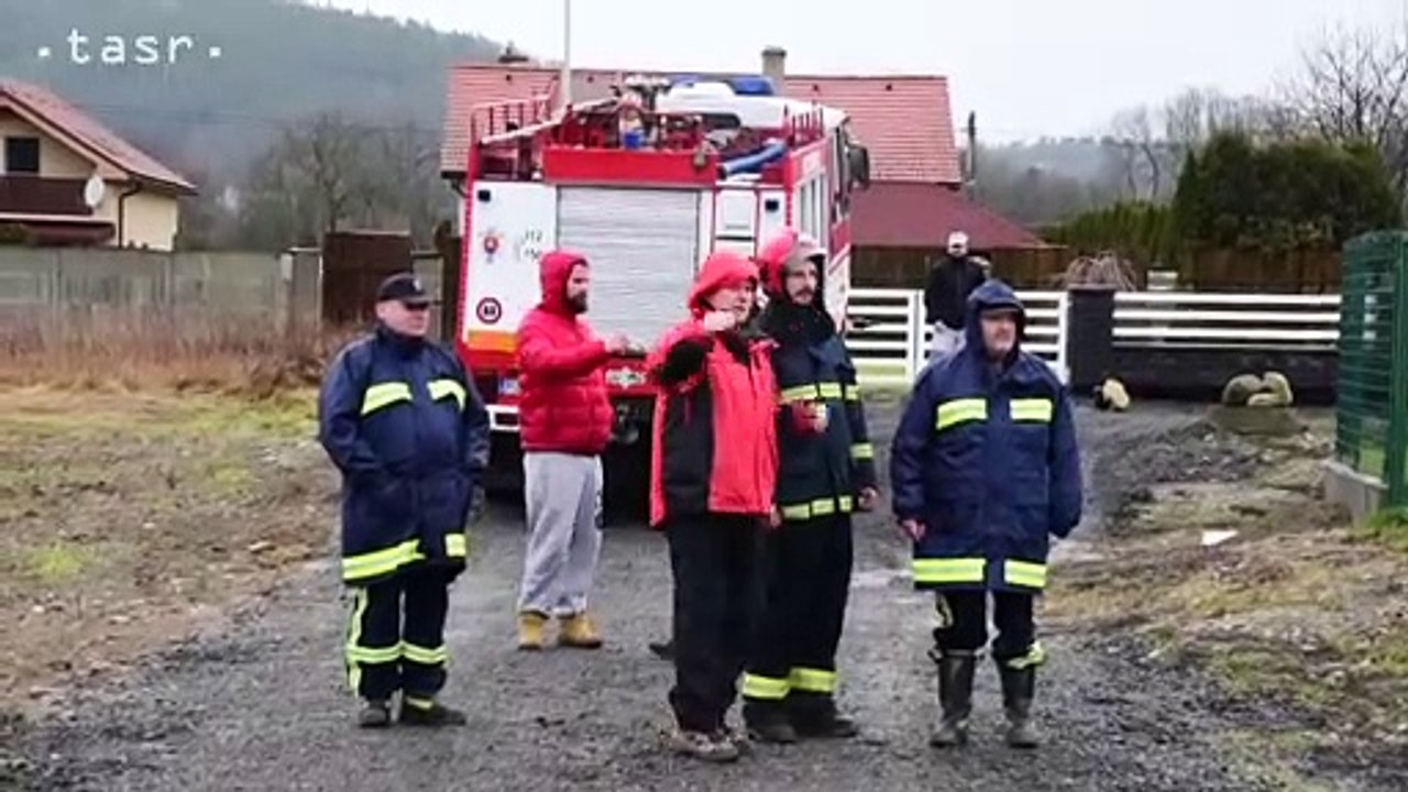 V Horovciach sa vylial miestny potok, vyhlásili 3. stupeň povodňovej aktivity