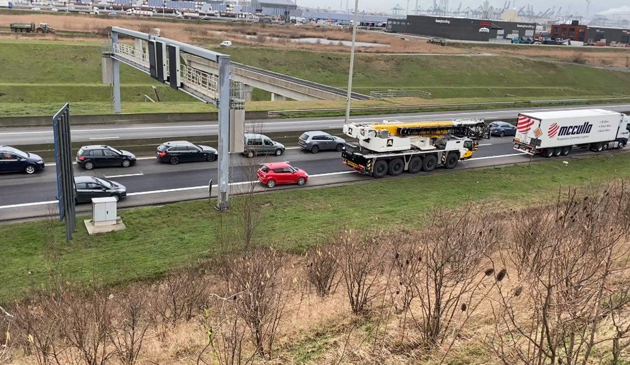Ring d'Anvers: grave accident impliquant deux b...