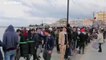 Lesbos: Flüchtlinge verlassen Lager - Polizei setzt Tränengas ein