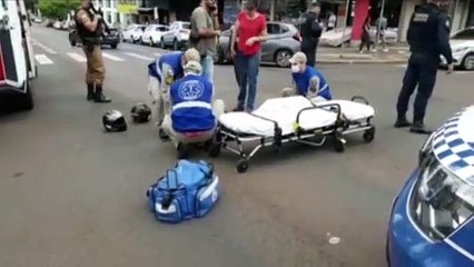 Acidente de trânsito na Avenida Brasil deixa motociclista ferida