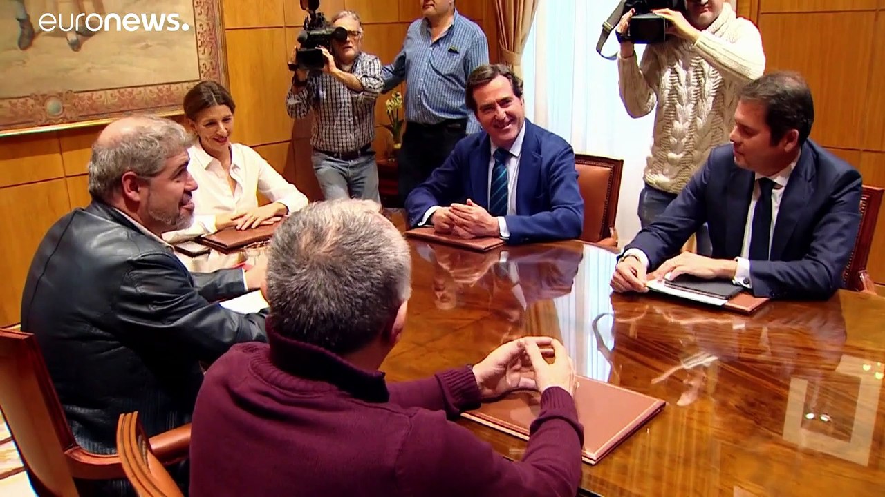 España aprueba la subida del salario mínimo a 950 euros que afecta a 2 millones de trabajadores