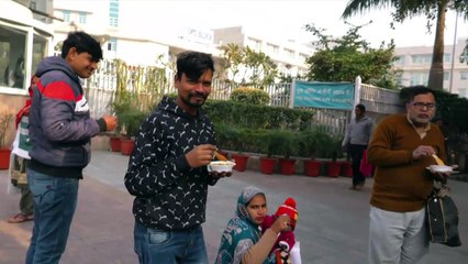 दिल्ली की जनता ने क्या कहा... कौन है चहेता मुख्यमंत्री दिल्ली के राजीव गाँधी हॉस्पिटल से  --जरूर देखे