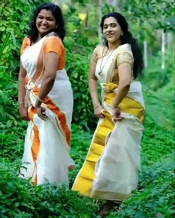 Dance in traditional dress