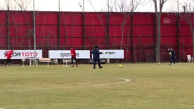 Hamza Hamzaoğlu: Hedefimiz sezonu ilk 10'da bitirmek
