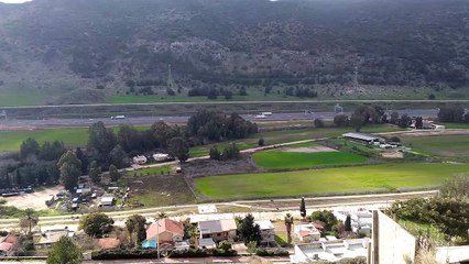 Falcon flyby - close & low (sec 0:23)