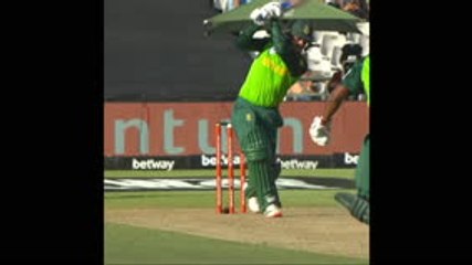 De Kock and Bavuma make 50s as Proteas eye victory