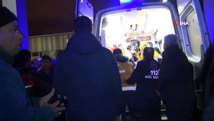 Üzerine çığ düşen minibüsten sağ kurtulan 5 kişi hastaneye kaldırıldı