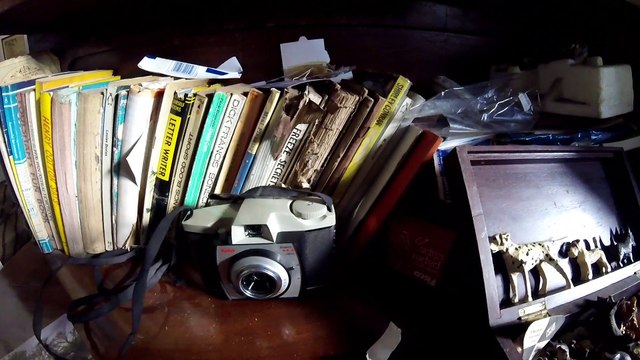 Exploring an Old Victorian House with Relics