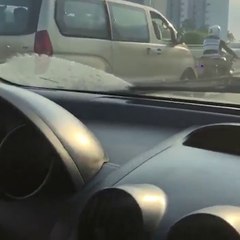 Conductora choca la moto de agente de la CTE en Guayaquil