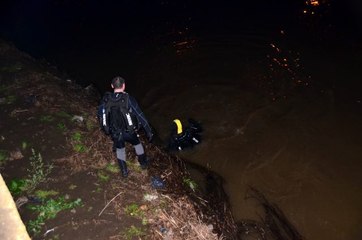 Irmağa atlayan kızını kurtarmak isteyen baba, akıntıda kayboldu
