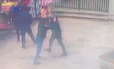 Zabıta kavgayı süpürgeyle ayırdı!