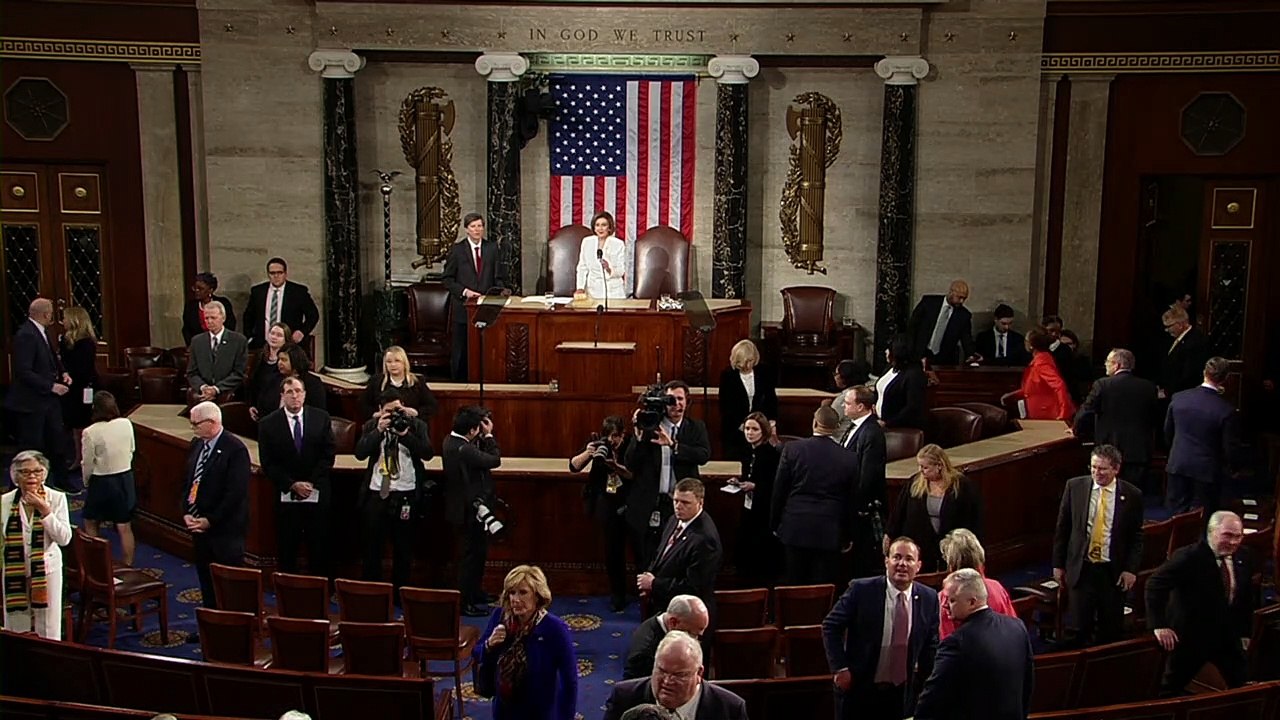 Trump rühmt seine Politik - Pelosi zerreißt Redemanuskript