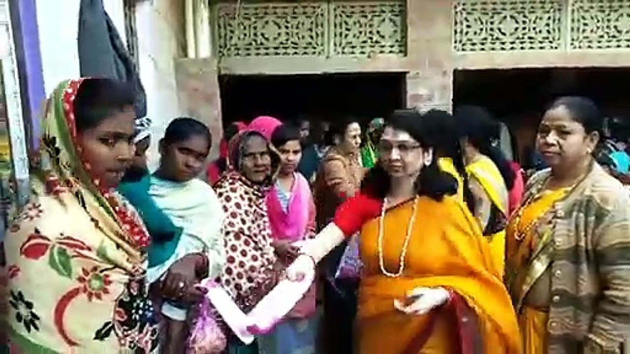 हरदोई: बेटियां फाउंडेशन पहुंची गांव, महिलाओं को किया जागरुक