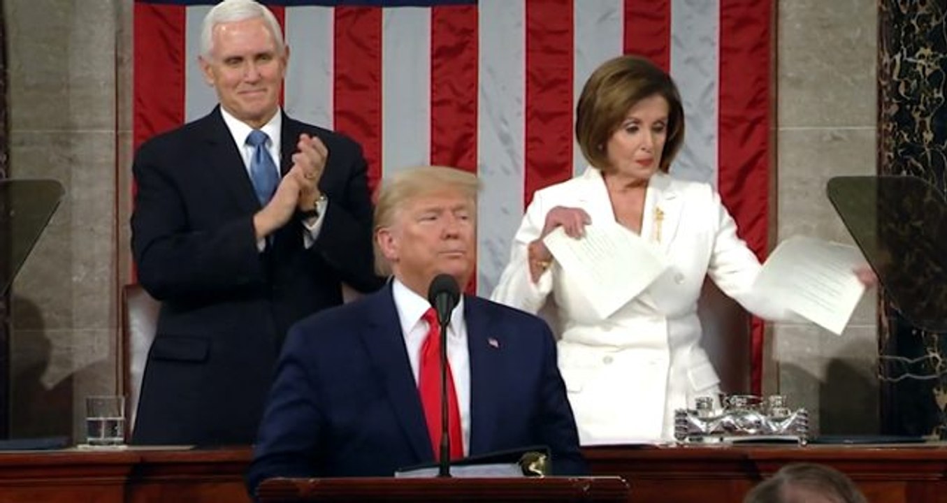 Temsilciler Meclisi Başkanı, kameralar önünde Donald Trump'ın konuşma metnini yırttı