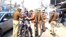 इटावा:पुलिस ने चलाया वाहन चेकिंग अभियान,काटे दर्जनों चालान