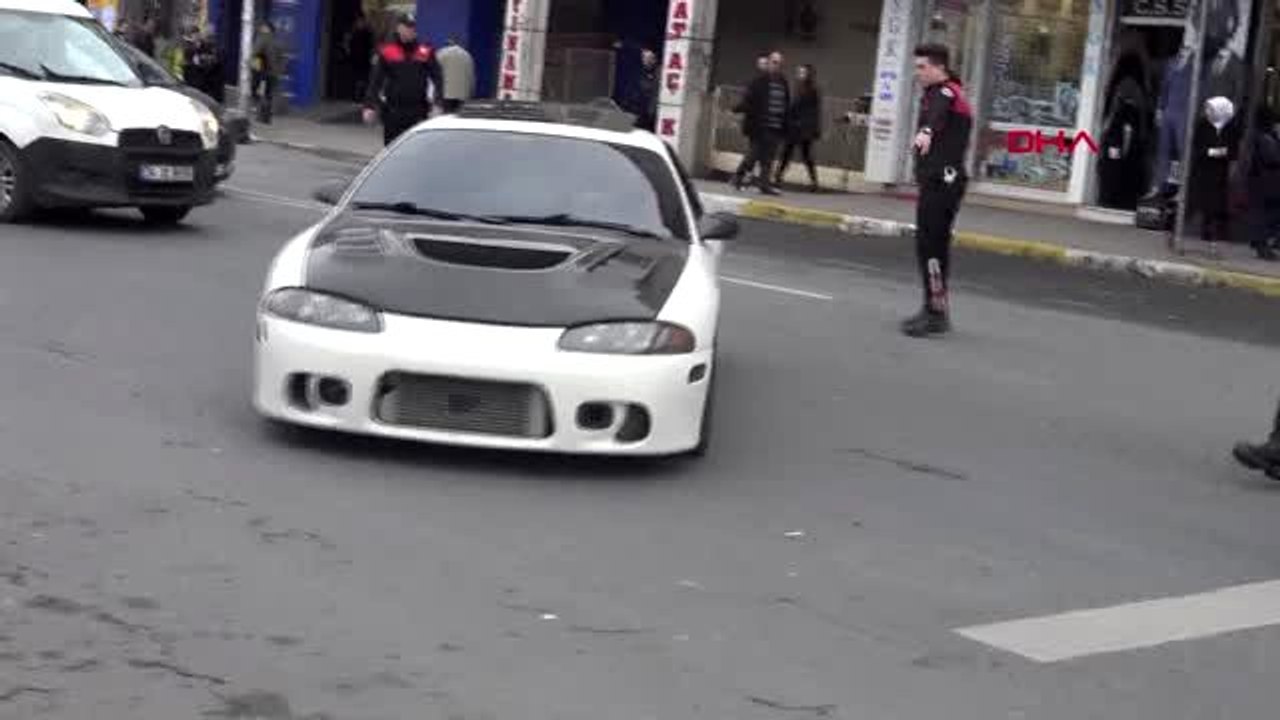 Ön plakasız ve mevzuata aykırı otomobile 1340 tl ceza