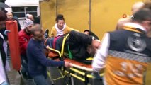 Beşiktaş'ta facianın eşiğinden dönüldü: Yokuş aşağı inen kamyon, park halindeki otomobile çarparak devrildi