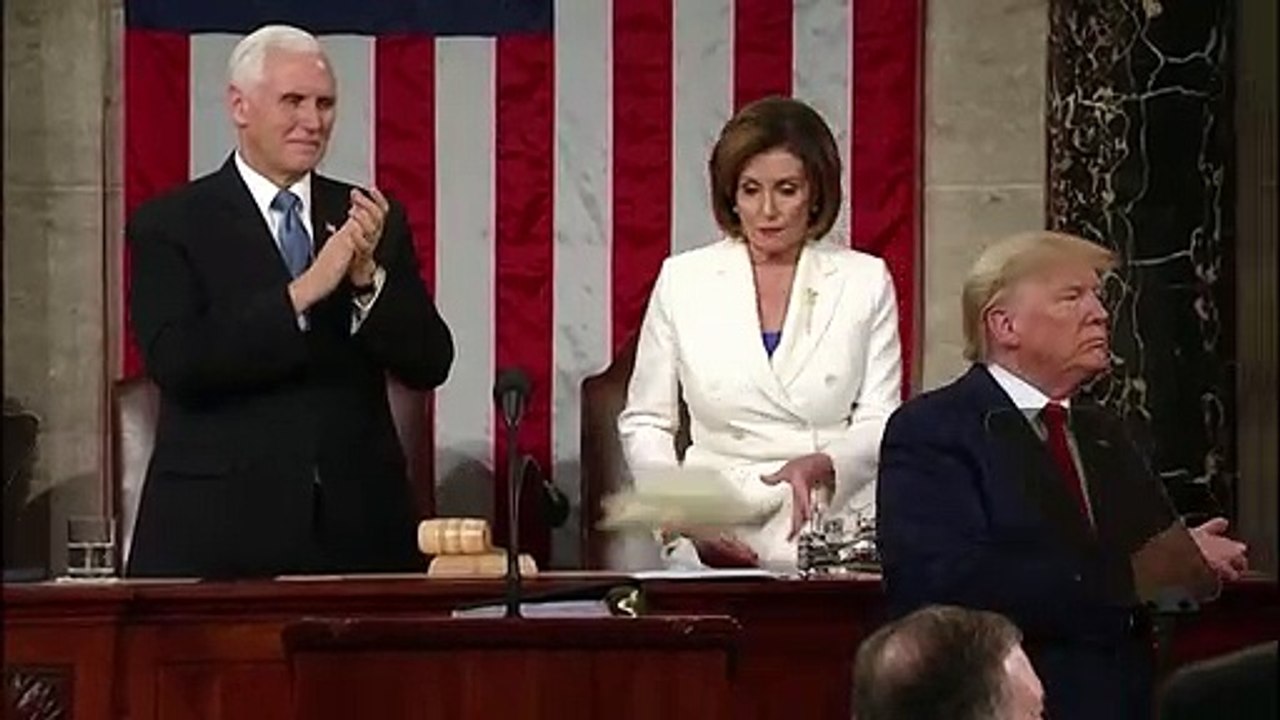 'Manifest voller Unwahrheiten': Pelosi zerreißt Trumps Rede-Manuskript