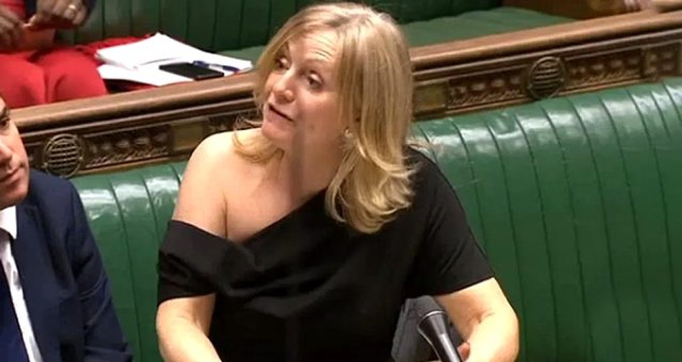 İşçi Partili vekil Tracy Brabin, omuz dekolteli kıyafetine gelen eleştirilere yanıt verdi