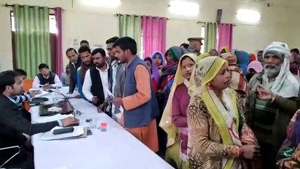 उन्नाव: ग्रामीणों ने उचित दर को लेकर एसडीएम को सौंपा ज्ञापन