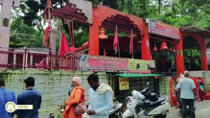 মানুষ কিভাবে চলে এই সাপের মত বাঁকানো রাস্তায়