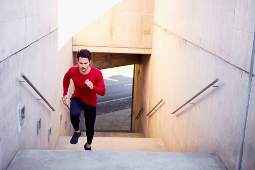 Aktivitäten, die die meisten Kalorien verbrennen: HIIT und Laufen