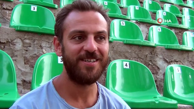 Ünlü oyuncu Erkan Kolçak Köstendil “12 Numaralı Adam” oyunuylaizleyenleri mest etti