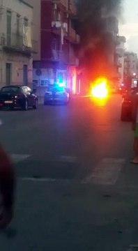 Barletta: auto in fiamme in via Achille Bruni