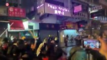 Proteste Hong Kong, ritorna la violenza in strada: la polizia spara sui manifestanti | Notizie.it