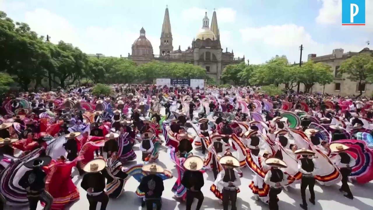 Record au Mexique : 882 danseurs au son des Mariachis