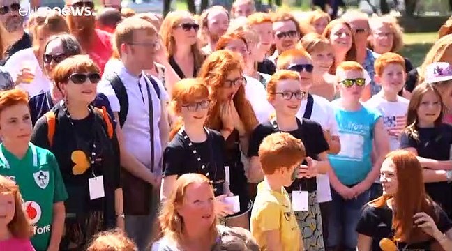 شاهد: الصُهب يحيون مهرجان الحب الأحمر في فرنسا لمكافحة التمييز ضدهم