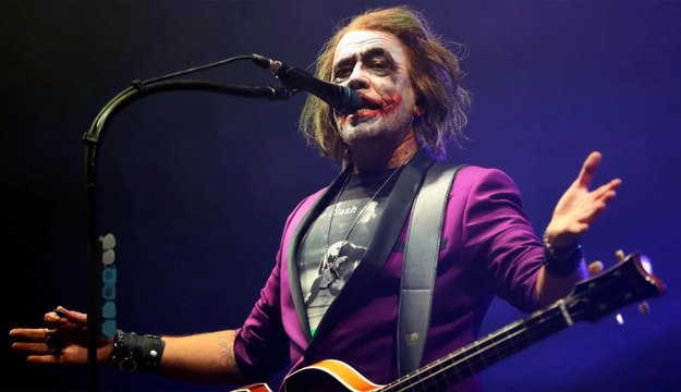 Pascal Obispo: les fans surpris par son visage méconnaissable sur la scène des Solidarités à Namur